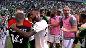 Opšta tuča igrača Austina i Los Angelesa, Chiellini u ulozi mirotvorca