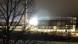 Očajni Finci su prišli stadionu koliko su mogli!
