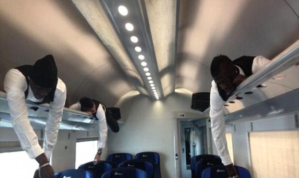 Milanov trio u vozu 'odmarao' na policama za prtljag