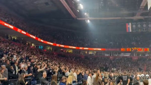 "Grmi" Arena u Beogradu, hiljade navijača skandira ime jednog čovjeka i svi imaju istu želju