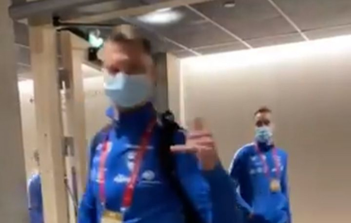 Finci u dobrom raspoloženju stigli na stadion, ali nadamo se da će pognutih glava otići kući