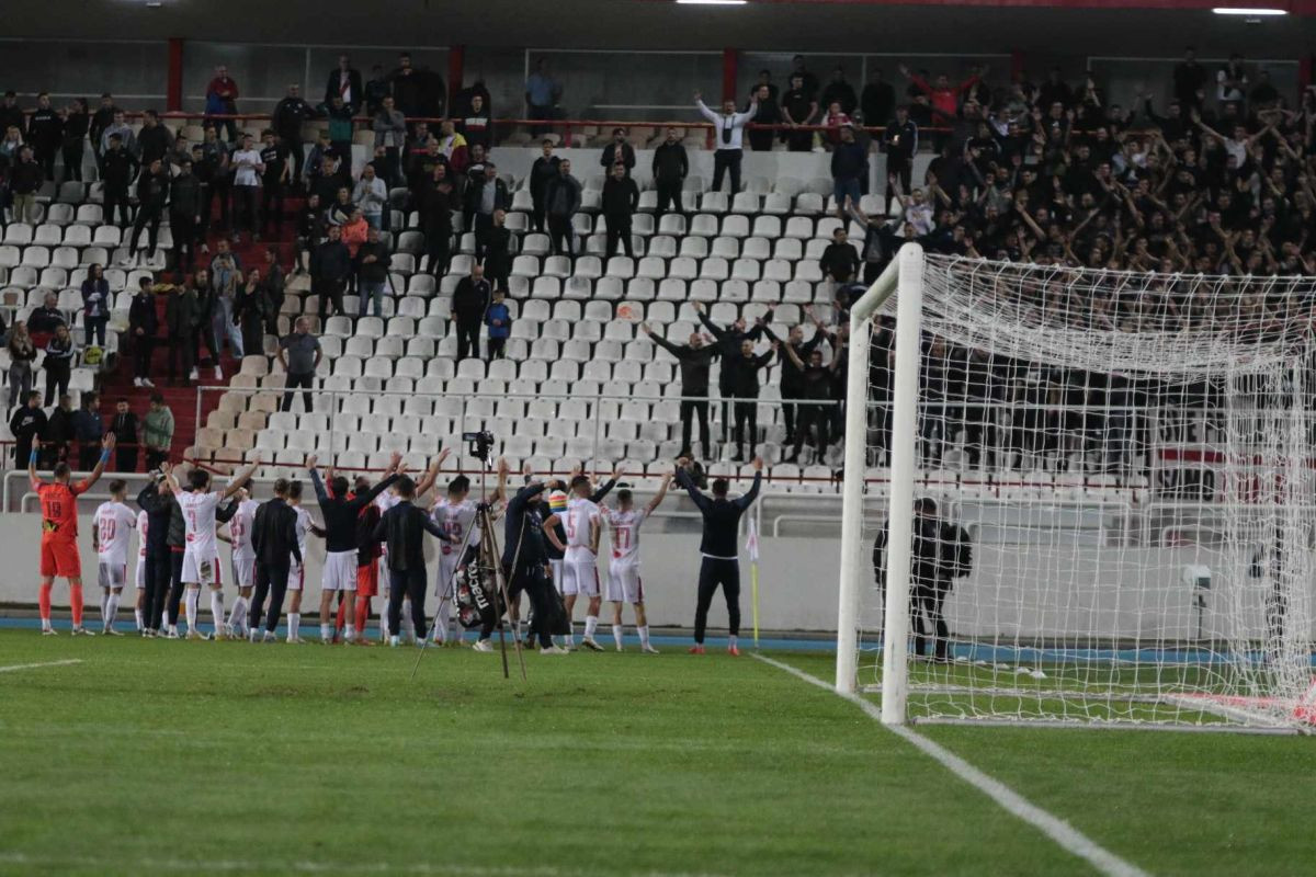 Snažna poruka Ultrasa za igrače Zrinjskog pred derbi s Veležom Snažna poruka Ultrasa za igrače Zrinjskog pred derbi s Veležom
