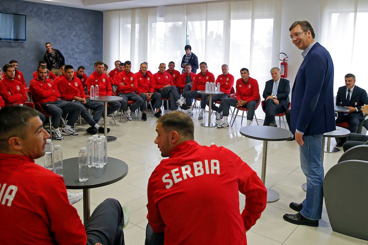 Vučić će izgubiti i posljednji živac, servirano mu je ono što mrzi iz dna duše: "Nosićeš ono što..."