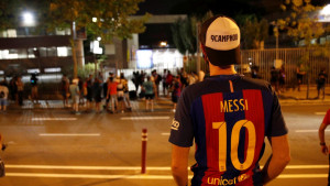 Navijači Barcelone ostali u čudu kada su čuli kome ide Messijeva 'desetka'