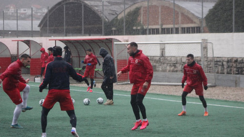 Ni velika kiša nije omela FK Velež: Rođeni treniraju punom parom