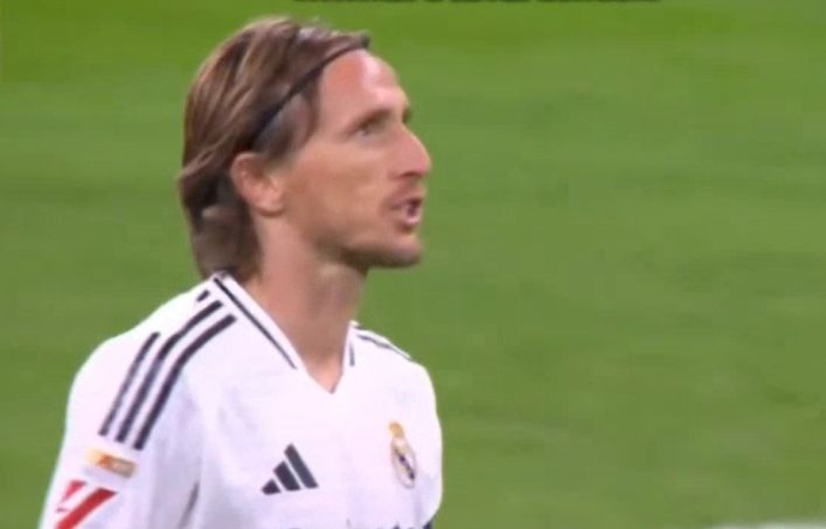 Luka Modrić pokazao mračnu stranu i opsovao sudiji, sreća mu je pa on ne razumije hrvatski jezik Luka Modrić pokazao mračnu stranu i opsovao sudiji, sreća mu je pa on ne razumije hrvatski jezik