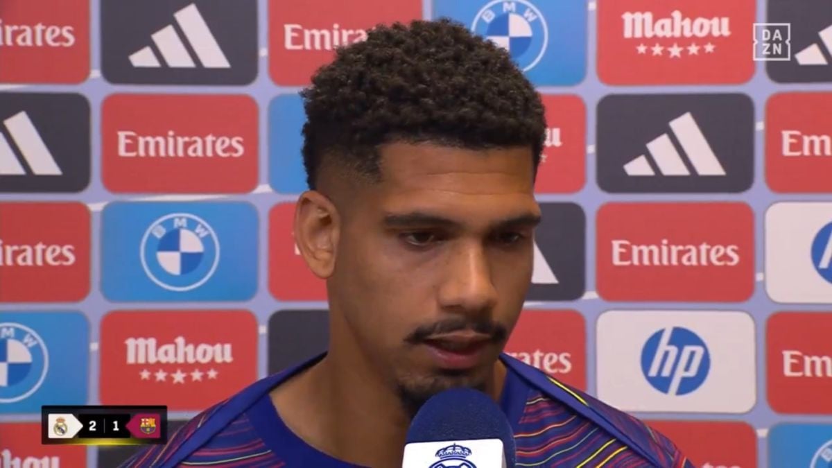Araujo stao pred mikrofon nakon El Clasica, pa čuo šta ga pitaju: "O njemu neću pričati" Araujo stao pred mikrofon nakon El Clasica, pa čuo šta ga pitaju: "O njemu neću pričati"
