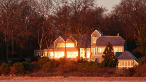 Provalnici upali u kuću fudbalske zvijezde dok je bio u njoj sa porodicom, morao se braniti nožem