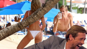 Zaboravite scenu s plaže, Crouch je otišao korak dalje s blamiranjem, sinoć je "umro" od smijeha