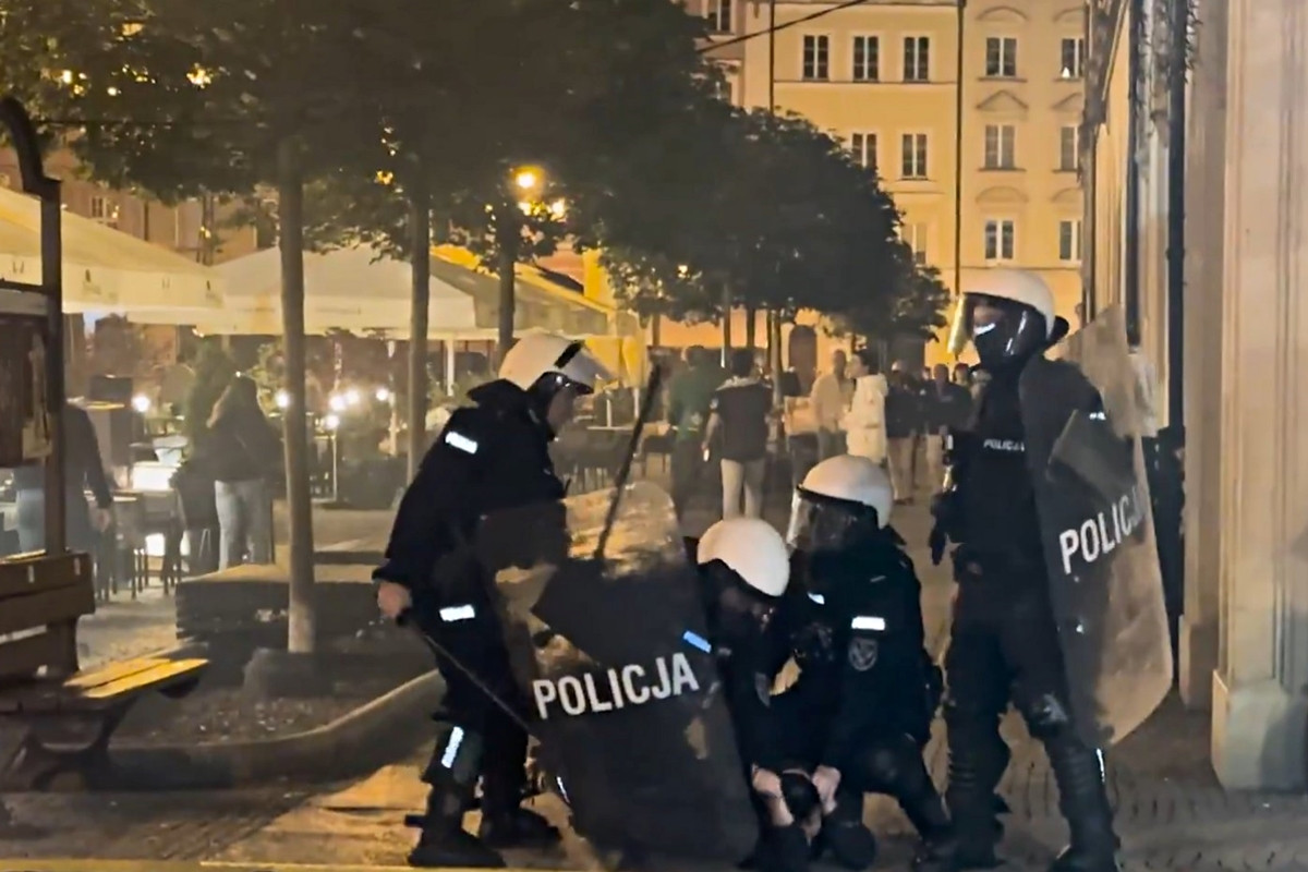 Haos u Varšavi pred veliko finale - Situacija eskalirala, policija ima pune ruke posla