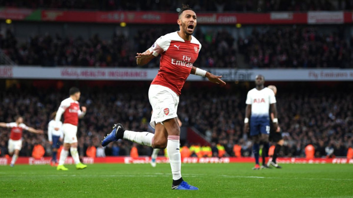 Skandal na Emiratesu: Navijači Tottenhama gađali Aubameyanga bananama