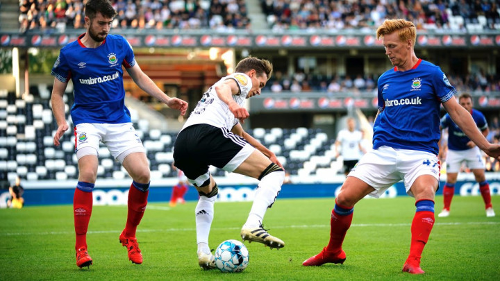 Slavlje u Belfastu - Linfield srušio velikog protivnika, Celtic rutinski protiv AIK-a