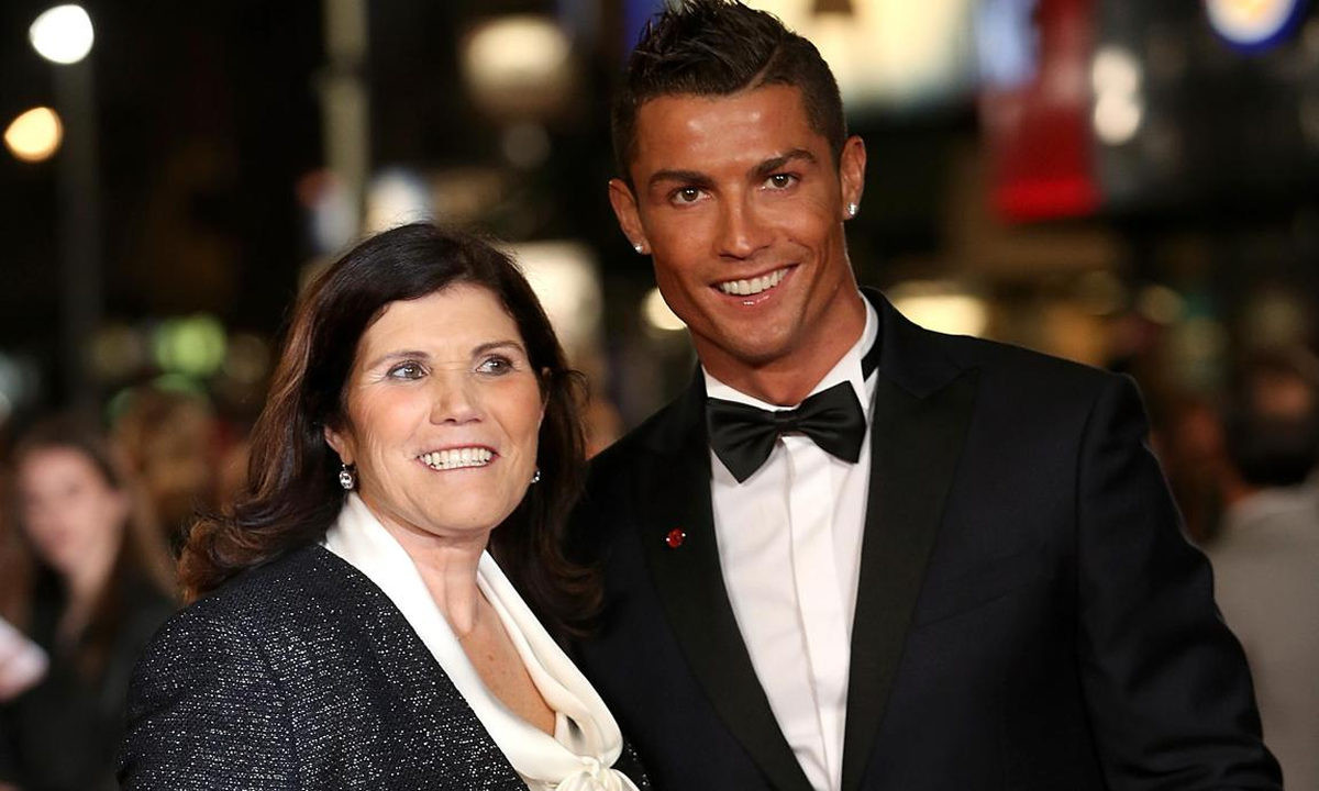 Ronaldova porodica sinoć je slavila, dres s njegovim imenom kao nagovještaj njegovog novog kluba?