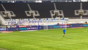 Parola sa snažnom porukom na stadionu u Helskiniju!