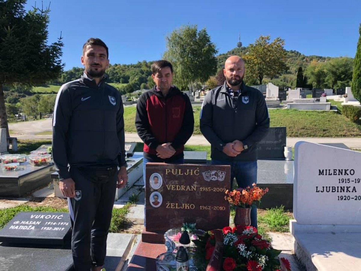 Delegacija FK Sarajevo posjetila grob Vedrana Puljića 