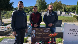 Delegacija FK Sarajevo posjetila grob Vedrana Puljića 