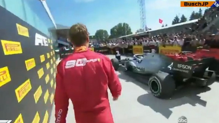 Pogledajte trenutak koji će Formula 1 pamtiti: Vettelu pao mrak na oči pa prišao bolidu Hamiltona...