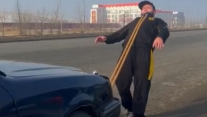 "Kazahstanski titan" želio dokazati da je najjači čovjek na svijetu: Zubima je vukao auto...