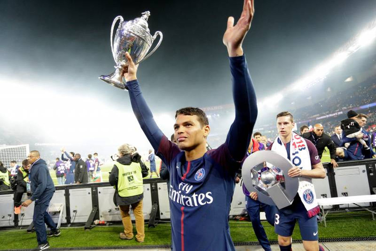 Igrači PSG-a slave titulu, potez Thiaga Silve je posebna priča Igrači PSG-a slave titulu, potez Thiaga Silve je posebna priča