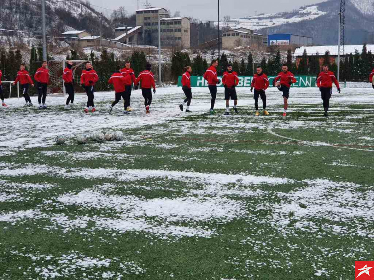 FK Mladost krenuo s pripremama: Svi igrači na treningu, najviše promjena u stručnom štabu FK Mladost krenuo s pripremama: Svi igrači na treningu, najviše promjena u stručnom štabu