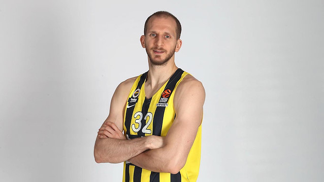 Sinan Guler pred potpisom za Darusafaku