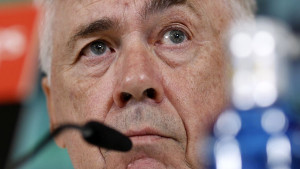 Pred kamerama jedno, licem u lice drugo: Ancelotti ništa ne vidi osim sudijskih odluka protiv Reala