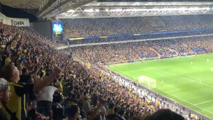 Turska sramota: Dynamo Kyiv slavi, navijači Fenera skandiraju "Vladimir Putin"