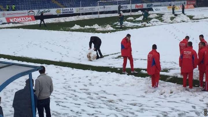 Snijeg prekrio Grbavicu, da li će se susret odigrati?