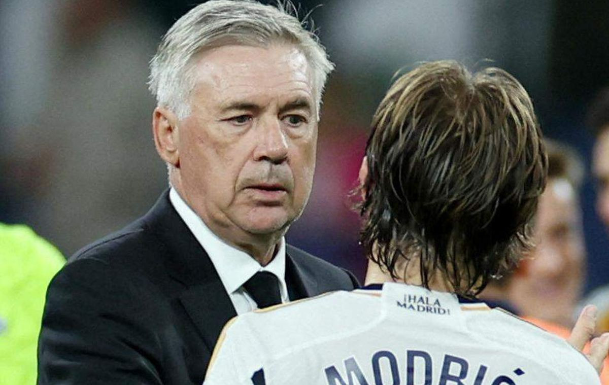 Ancelotti uhvatio Modrića i jednom mu rečenicom objasnio kako stoje stvari: "To se ne smije" Ancelotti uhvatio Modrića i jednom mu rečenicom objasnio kako stoje stvari: "To se ne smije"