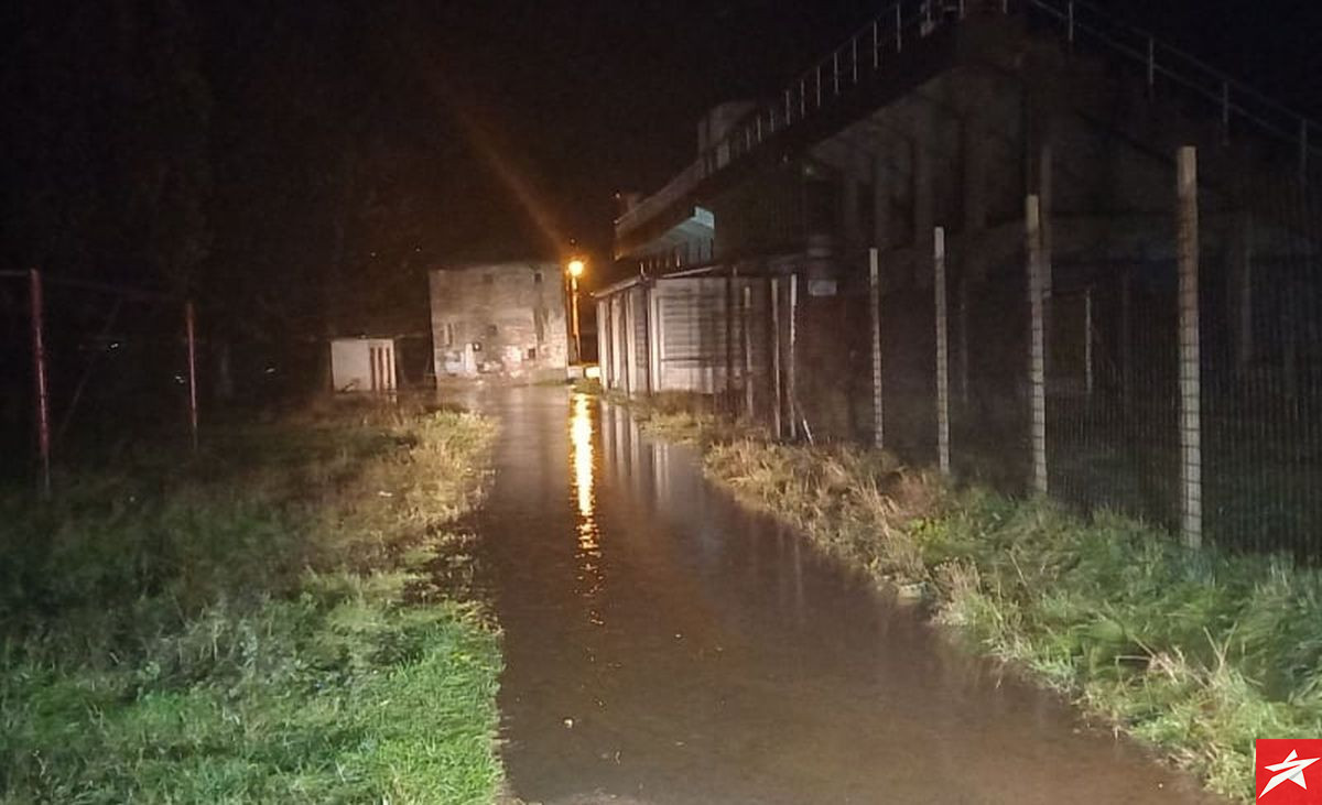 Veliko nevrijeme u BiH: Voda prijeti da poplavi stadion, derbi pod velikim upitnikom