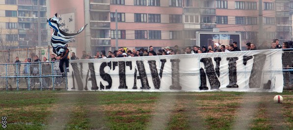 Manijaci poručili  - nastavi niz