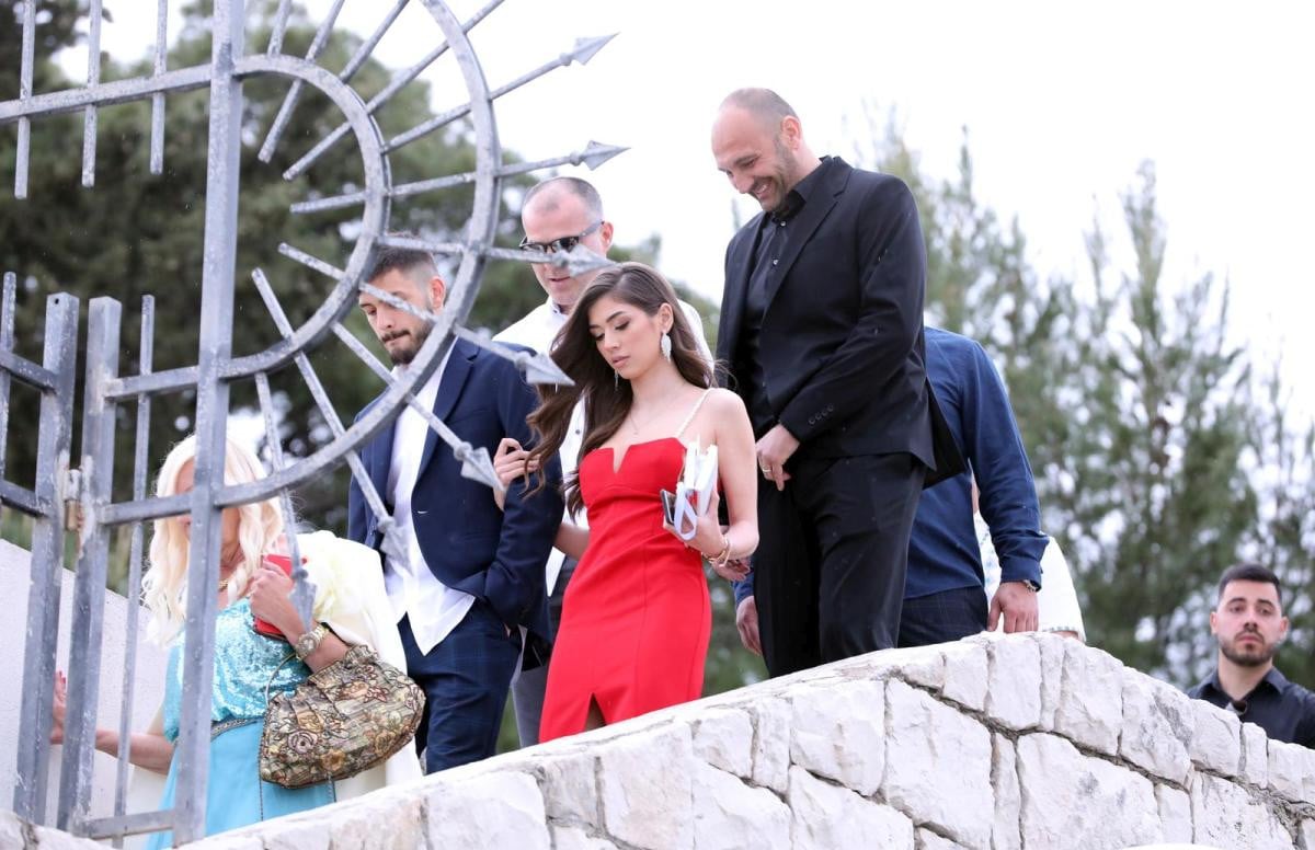 Bio je Livaji na svadbi, a sad je za 100.000 eura napravio neočekivano: "Žao mi je što nisam ranije" Bio je Livaji na svadbi, a sad je za 100.000 eura napravio neočekivano: "Žao mi je što nisam ranije"