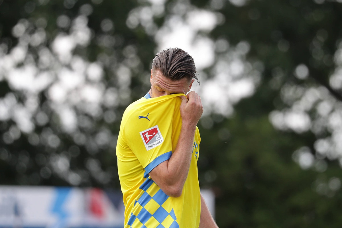 Zabrinjava situacija s Erminom Bičakčićem - Izgubio je mjesto u startnoj postavi Eintrachta