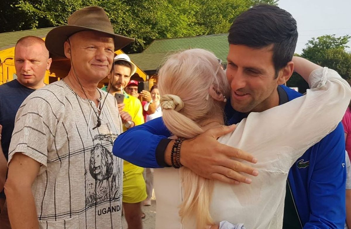 Novak Đoković je u Visokom želio da upozna posebnu osobu i ta želja mu je ispunjena Novak Đoković je u Visokom želio da upozna posebnu osobu i ta želja mu je ispunjena