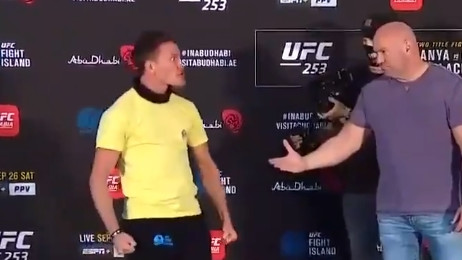Šef UFC-a u nevjerici gledao šta borac radi pored njega