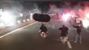Zaustavili saobraćaj na autoputu i dočekali igrače: PAOK nikad bliže osvajanju titule!