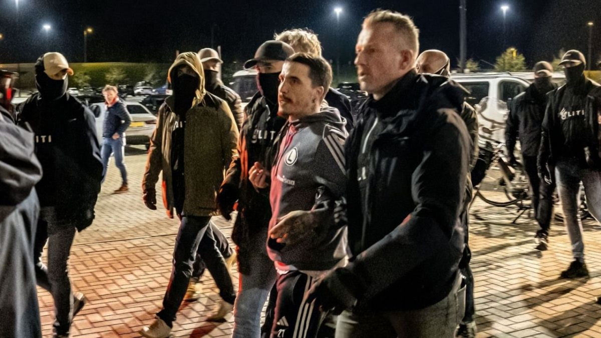 Maskirana policija uhapsila srpskog igrača sinoć, klub se danas bez njega vratio kući