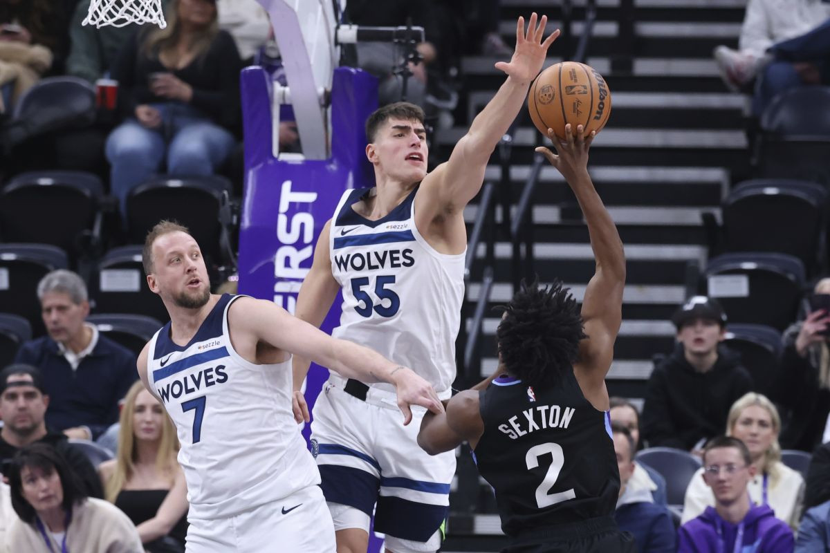 Luka Garza ponovo fenomenalan za Wolvese, navijači poručili: "Pustite čovjeka da igra!" Luka Garza ponovo fenomenalan za Wolvese, navijači poručili: "Pustite čovjeka da igra!"