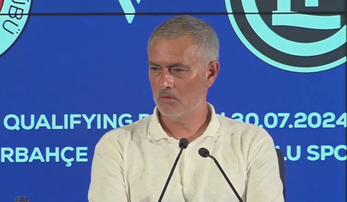 Turci kivni na Livakovića, Mourinho stao pred mikrofone i zapečatio mu sudbinu: "On je večeras..."