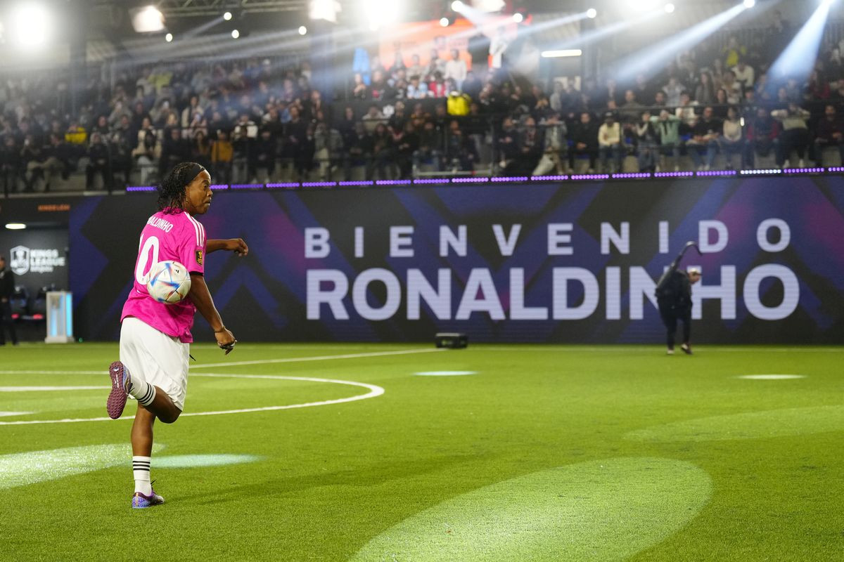 Ronaldinho 'guli' Piquea do maksimuma: Svima je plata 74 eura, ali on ne igra za siću