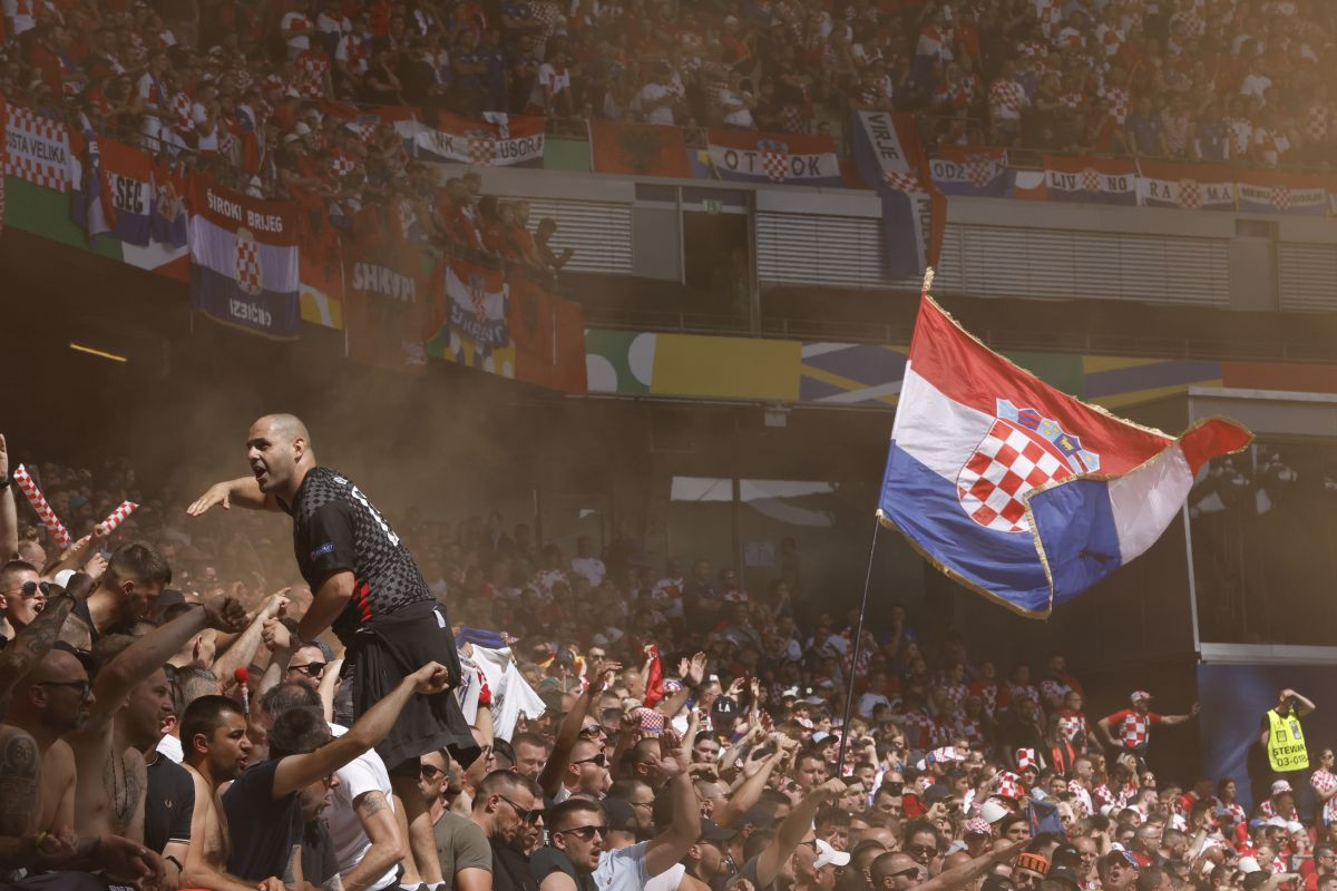 Prvi učesnik Eura koji je osudio ponašanje Hrvata i stao na stranu Srba: "Nadamo se da će Srbija..." Prvi učesnik Eura koji je osudio ponašanje Hrvata i stao na stranu Srba: "Nadamo se da će Srbija..."