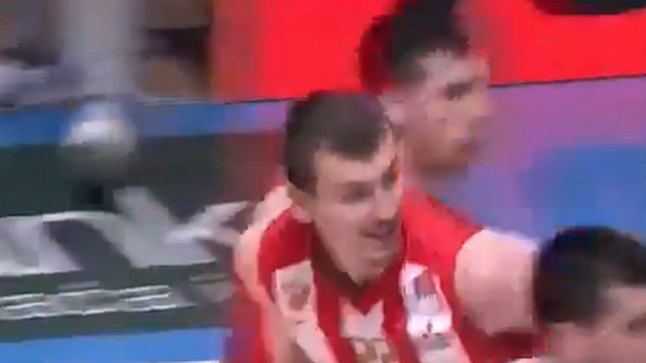 Mladi Simanić baca u trans publiku u Pioniru