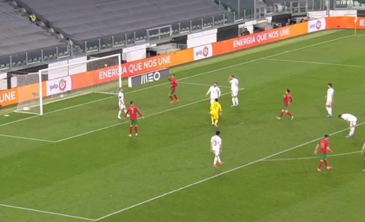 Portugal je postigao toliko sretan gol, da se Ronaldo nije ni radovao Portugal je postigao toliko sretan gol, da se Ronaldo nije ni radovao