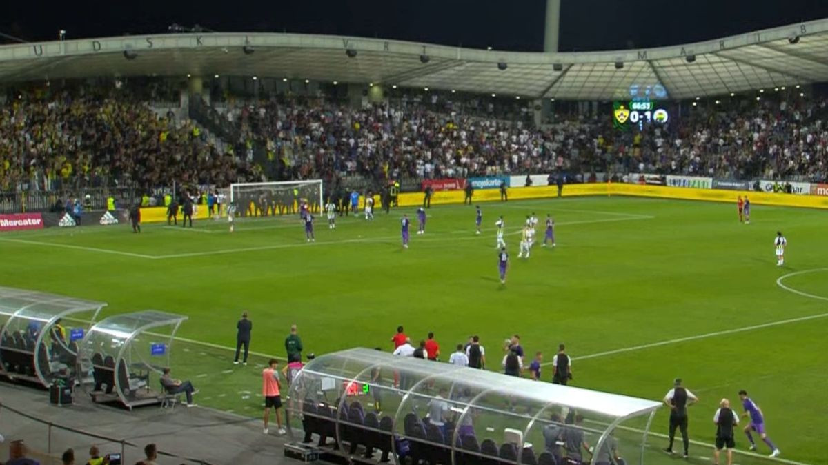 Prekinut susret Maribor - Olimpija! Pogođen igrač gostiju koji je trebao izvesti penal Prekinut susret Maribor - Olimpija! Pogođen igrač gostiju koji je trebao izvesti penal