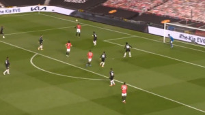Samo Pogba može asistirati na ovaj način i uočiti saigrača iza sebe