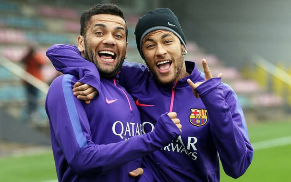 Dani Alves: Samo je pitanje vremena kada će se Neymar vratiti u Barcelonu