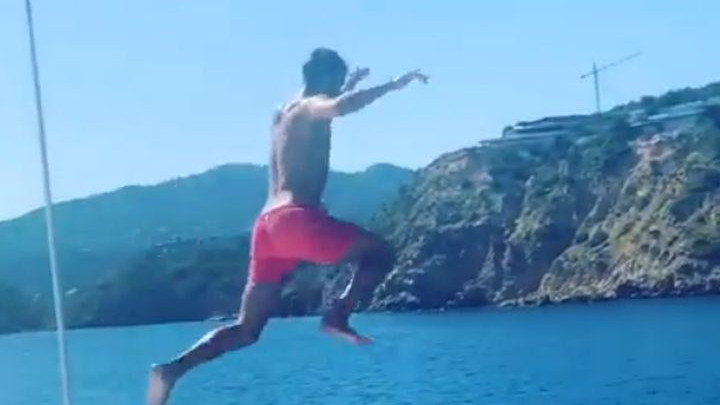 Pjanić objavio skok s jahte na Ibizi, a Misimović ga pitao: "Je li to u Kalesiji?"