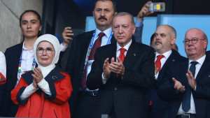 Erdogan javno poslao 'upozorenje' Mourinhu: "Ne treba se igrati s budućnošću tog momka"
