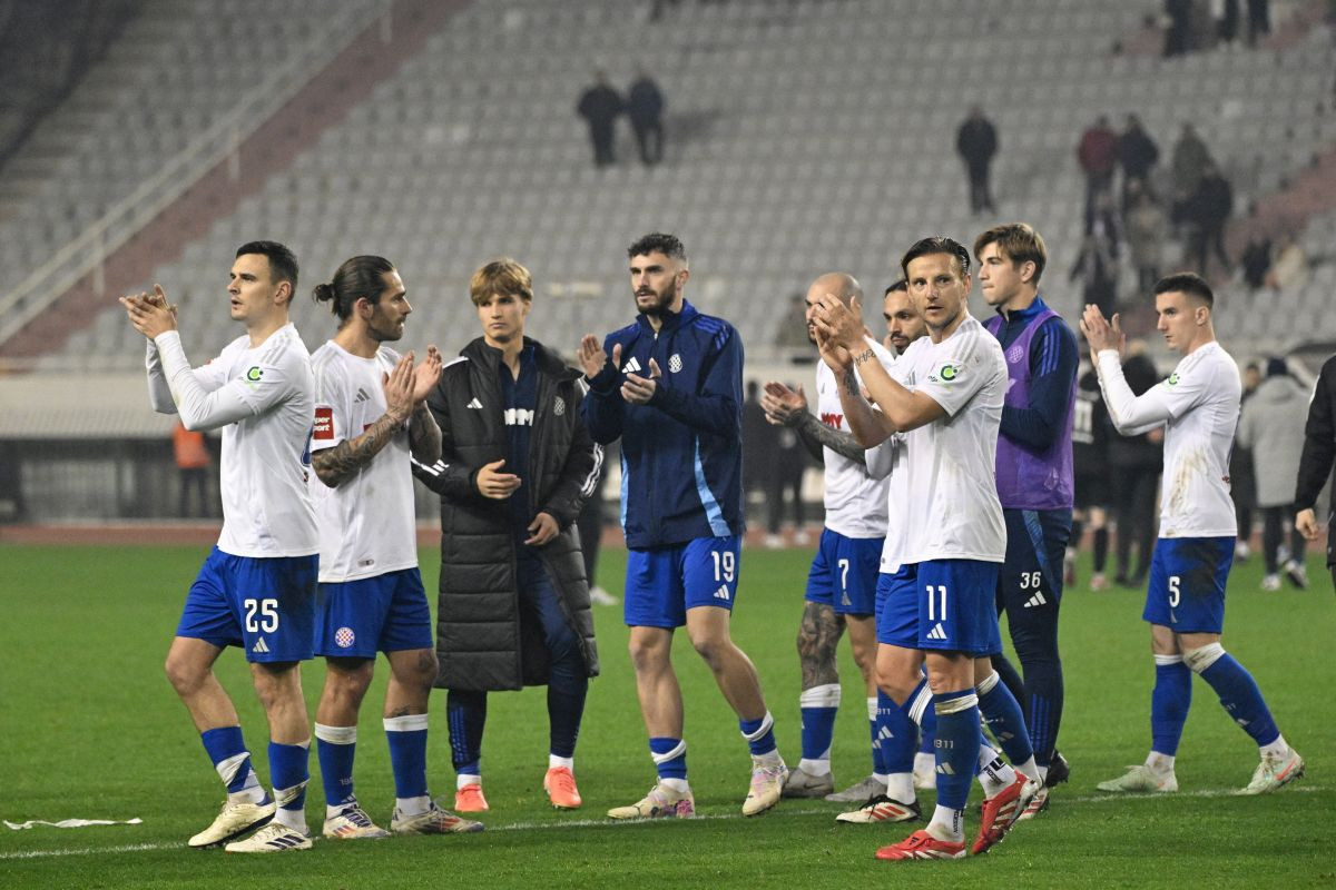 Jeličić ponizio igrača Hajduka, sada mu se sve vraća: "Pretvorio si se u Roberta Carlosa" Jeličić ponizio igrača Hajduka, sada mu se sve vraća: "Pretvorio si se u Roberta Carlosa"