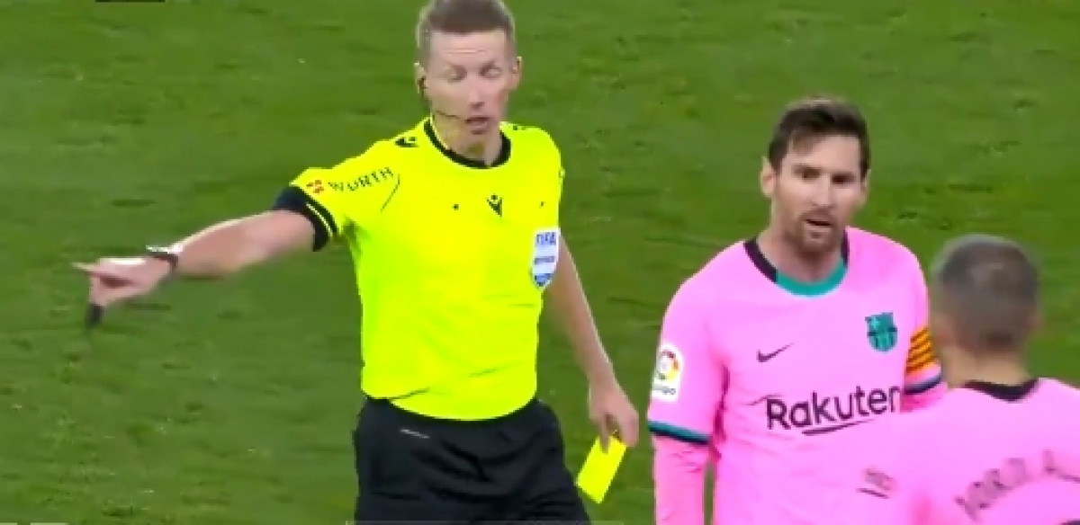 Da je bilo ko drugi ovo napravio dobio bi odmah crveni karton, ali ne i Lionel Messi Da je bilo ko drugi ovo napravio dobio bi odmah crveni karton, ali ne i Lionel Messi
